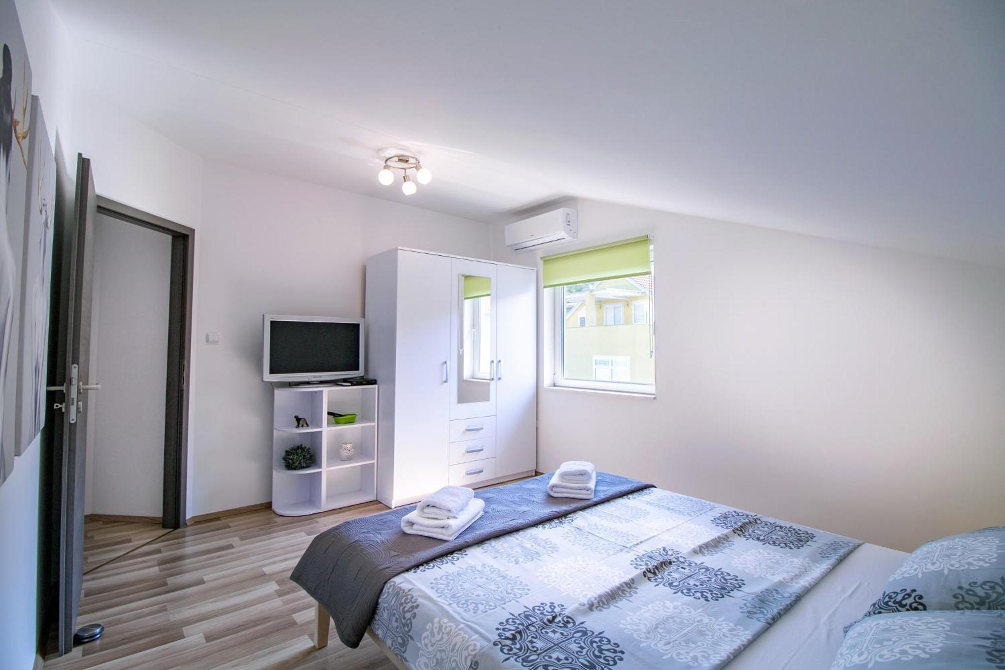 Apartments With A Parking Space Bilice, Krka - 13545 ชิเบนิก ห้อง รูปภาพ